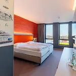 Am Ruessel 酒店 洛费尔登